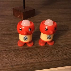 Vintage salt and pepper plastic shakers.